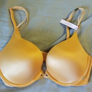 Victoria secret bra size 32d NWT